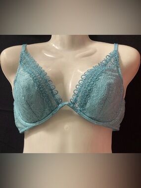 Victoria’s Secret Aqua Lace Push Up Bra 36C D80